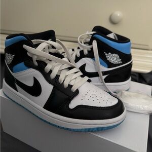 Jordan 1 Mid GS/W Uni Blue Mid